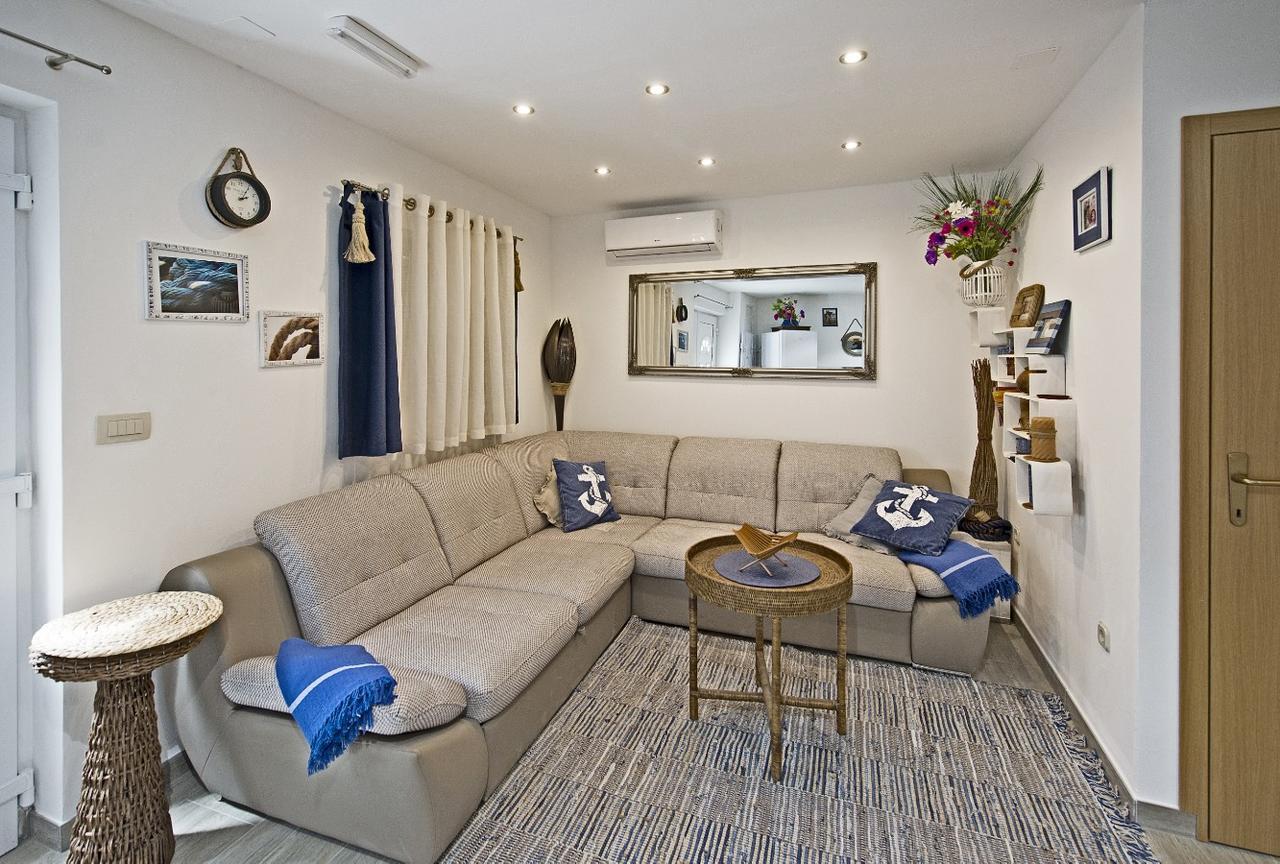 Holiday Home Listesi 1 Трогир Экстерьер фото